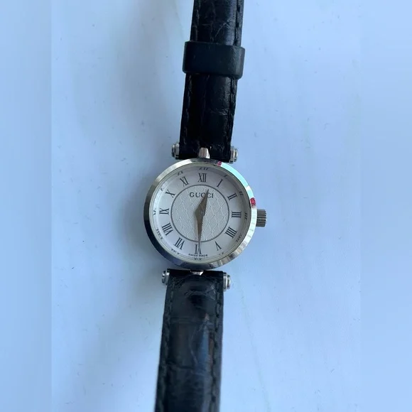 Ladies GUCCI watch💖LOVELY💖 - Picture 4 of 11